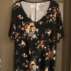 Torrid Black/Floral stretchy top Size 1